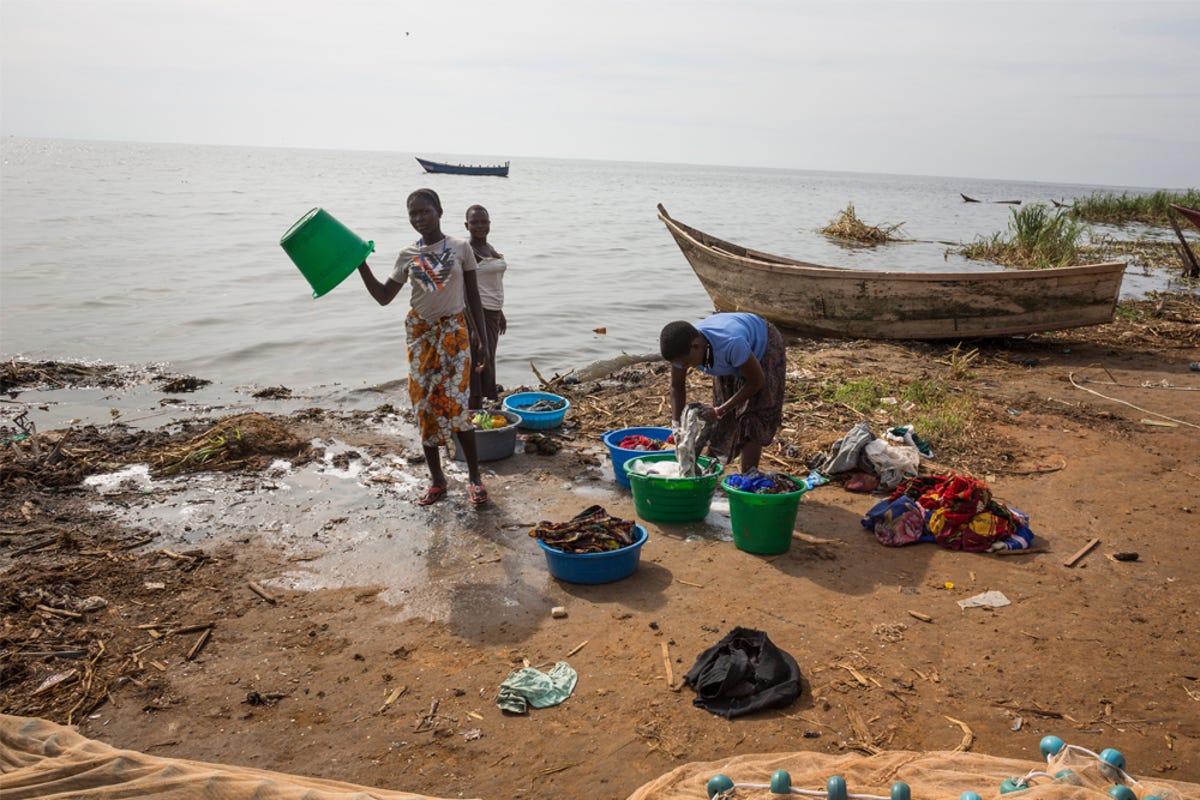 Slideshow-IFRC-Reaching-where-the-water-doesnt-01.jpg